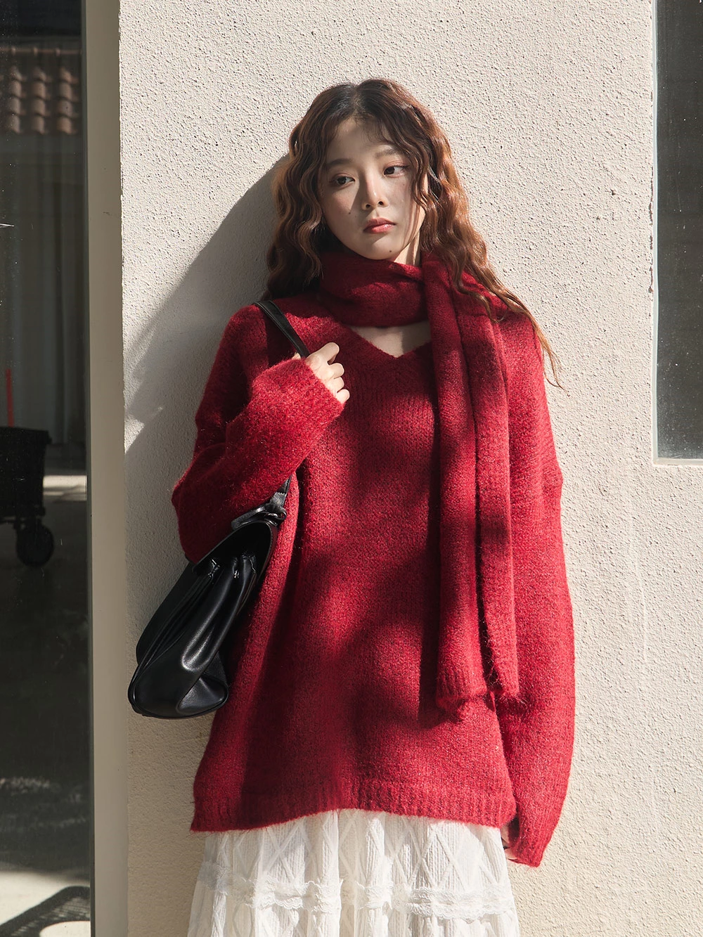 混毛感V領針織上衣-附圍巾