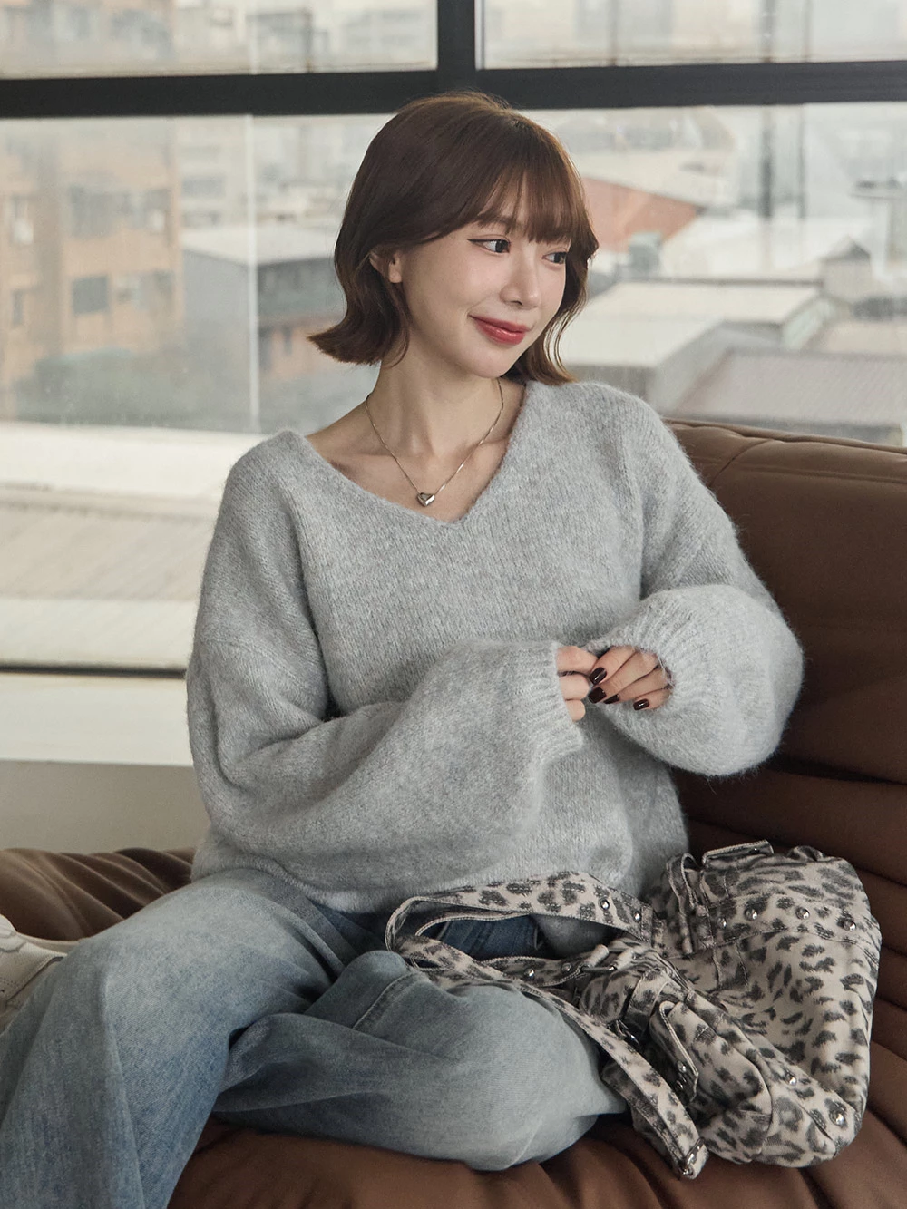 寬鬆澎袖V領針織上衣