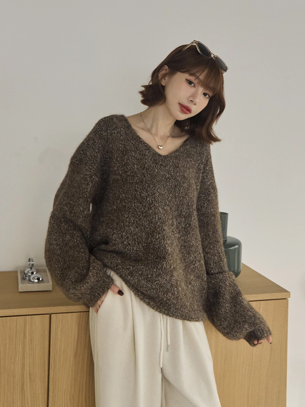 寬鬆澎袖V領針織上衣