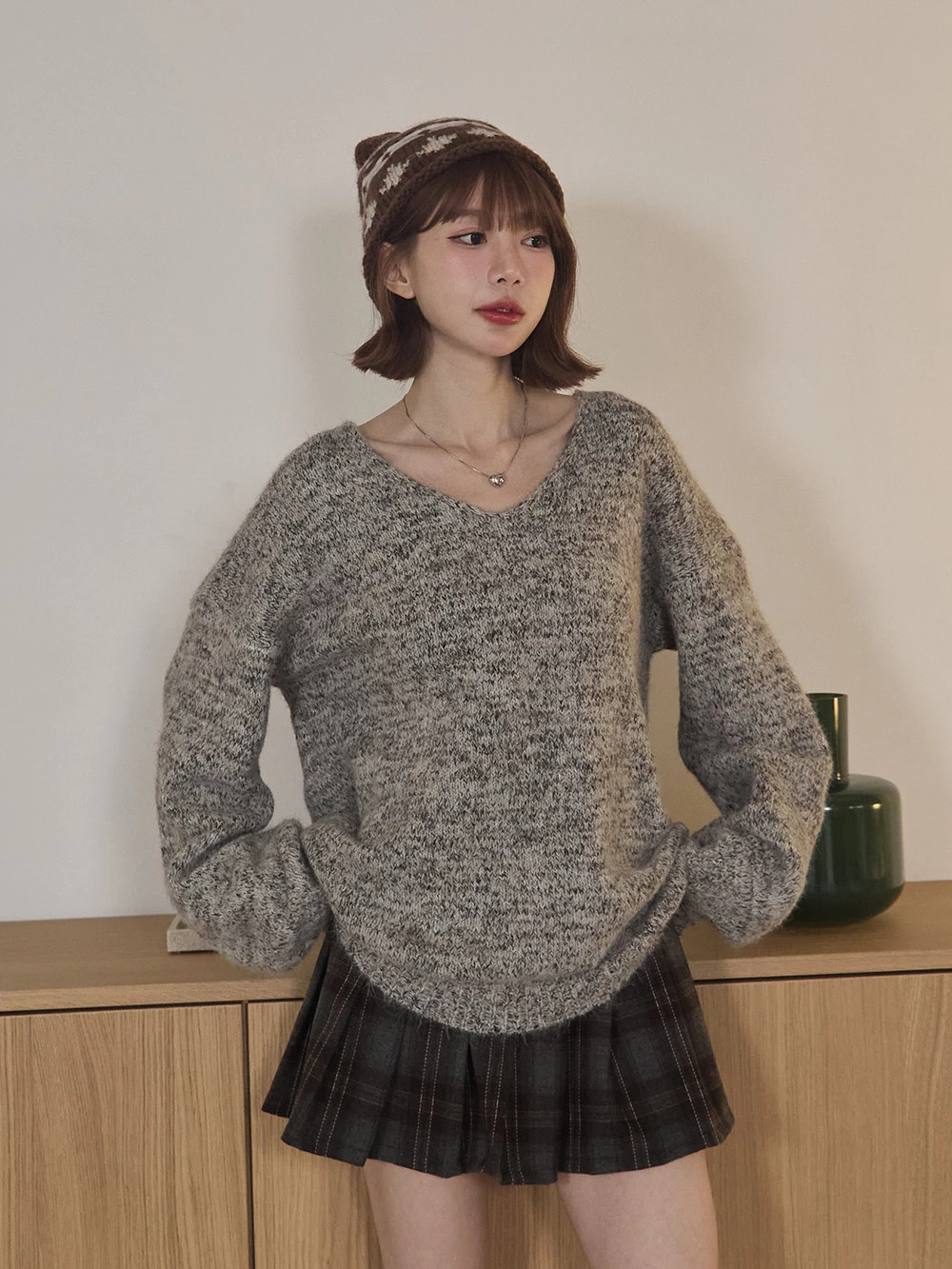 寬鬆澎袖V領針織上衣