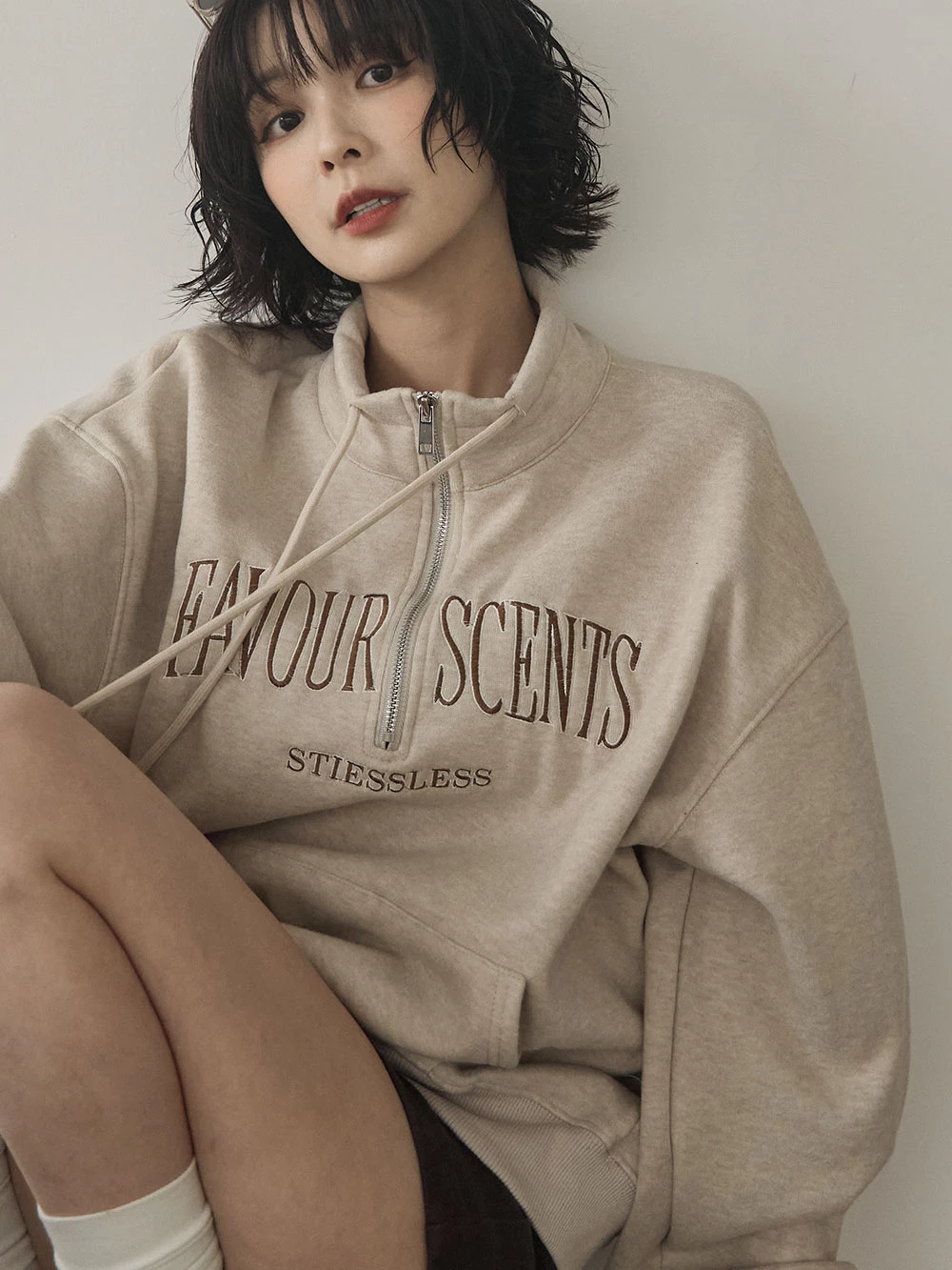 刺繡字母拉鍊內刷毛大學T