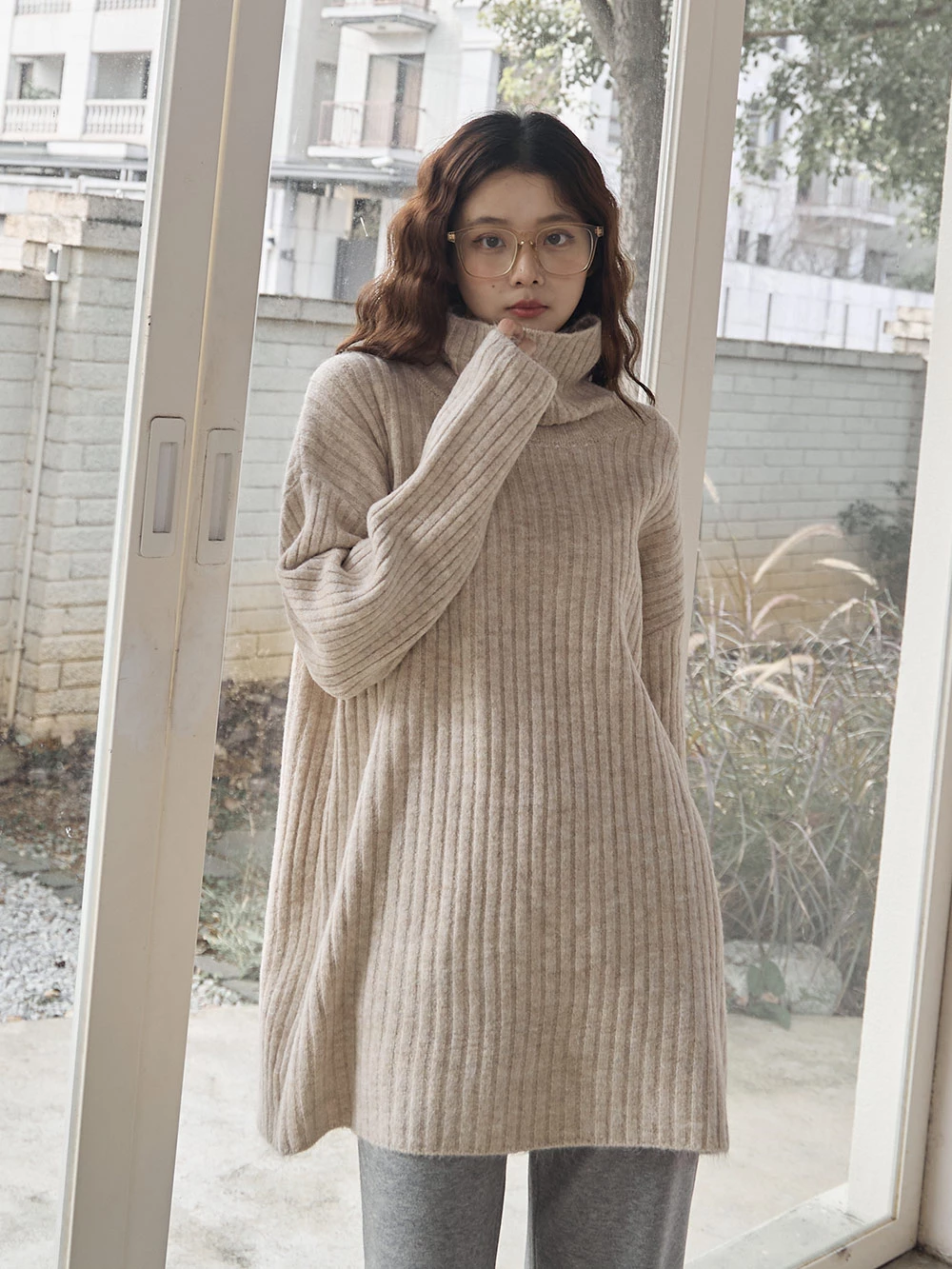 高領寬鬆坑條針織上衣