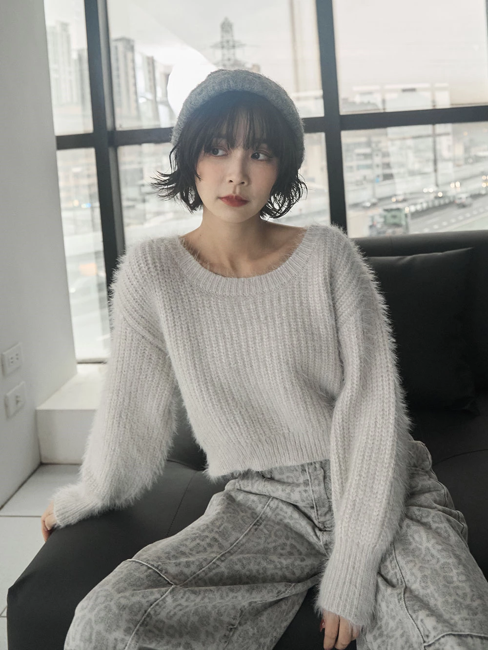 毛毛感圓領短版針織上衣