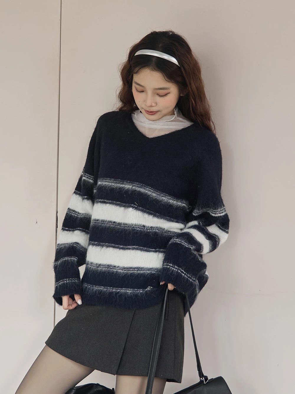 V領拼色條紋針織上衣