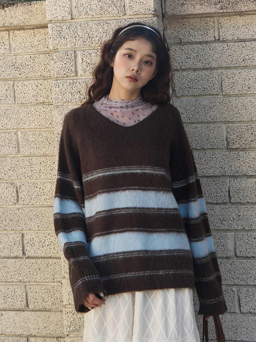 V領拼色條紋針織上衣