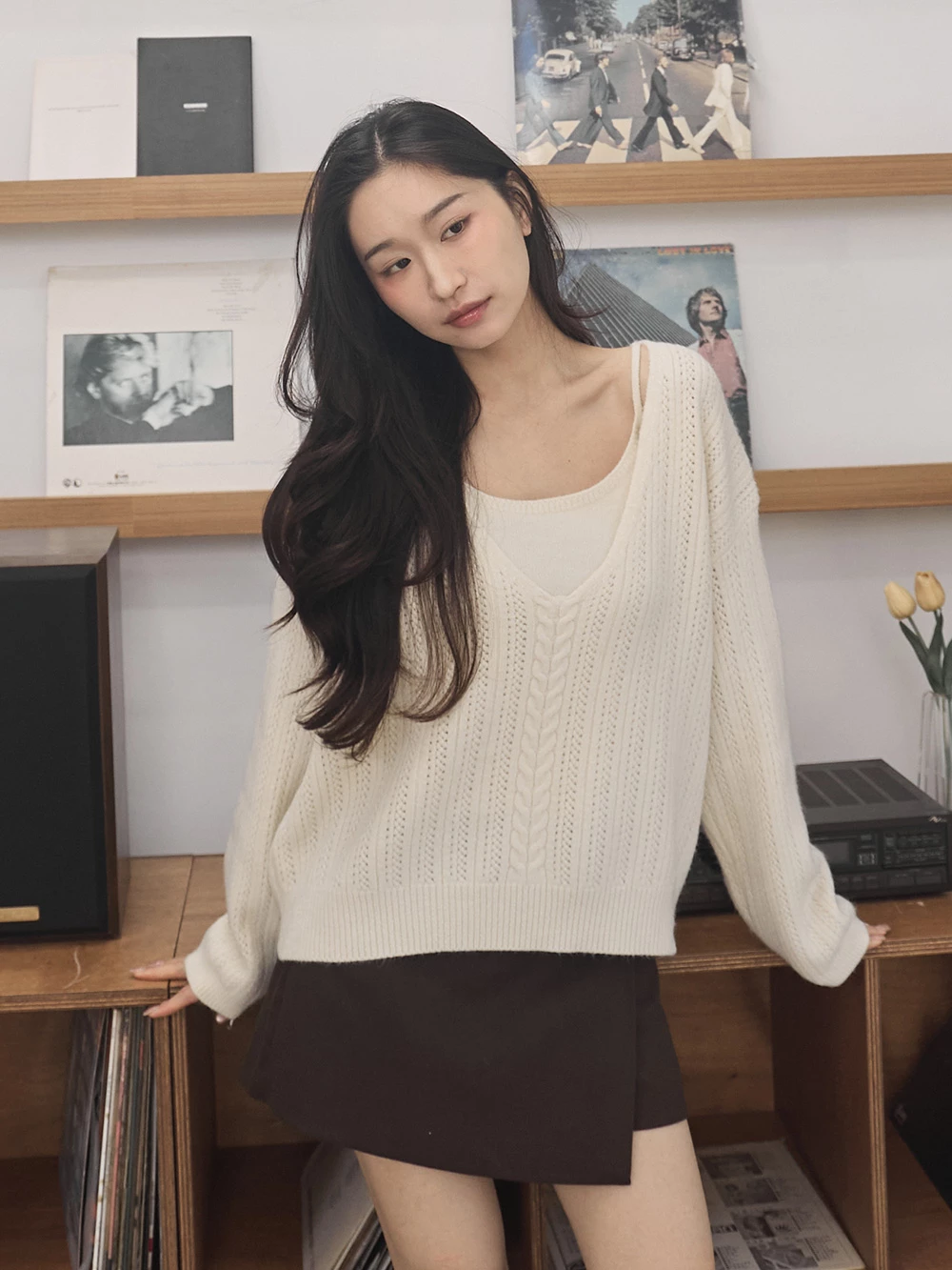 兩件式-針織細肩背心+V領縷空上衣