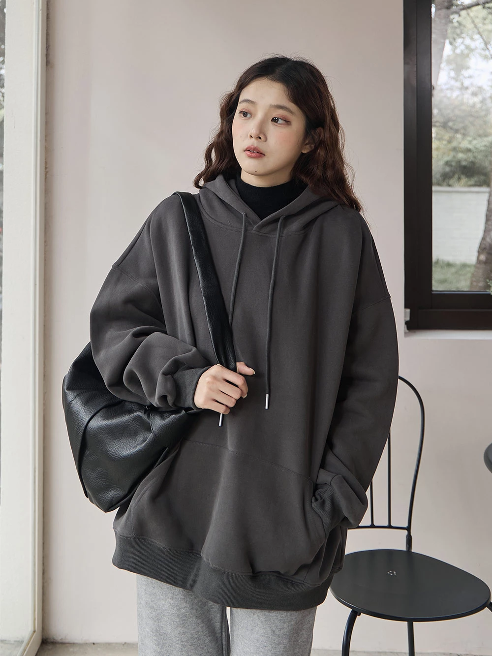 寬鬆雙口袋抽繩連帽上衣