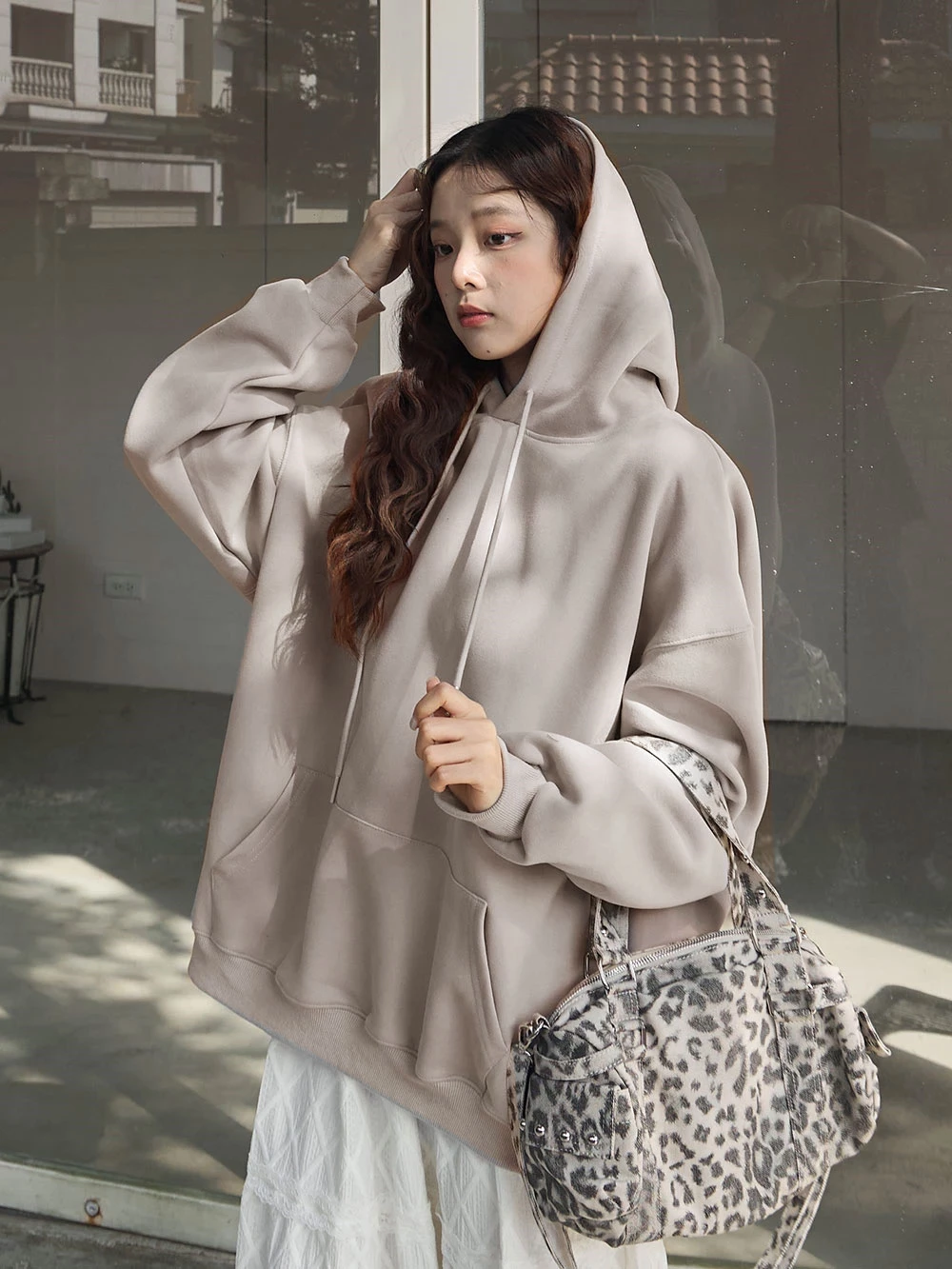 寬鬆雙口袋抽繩連帽上衣