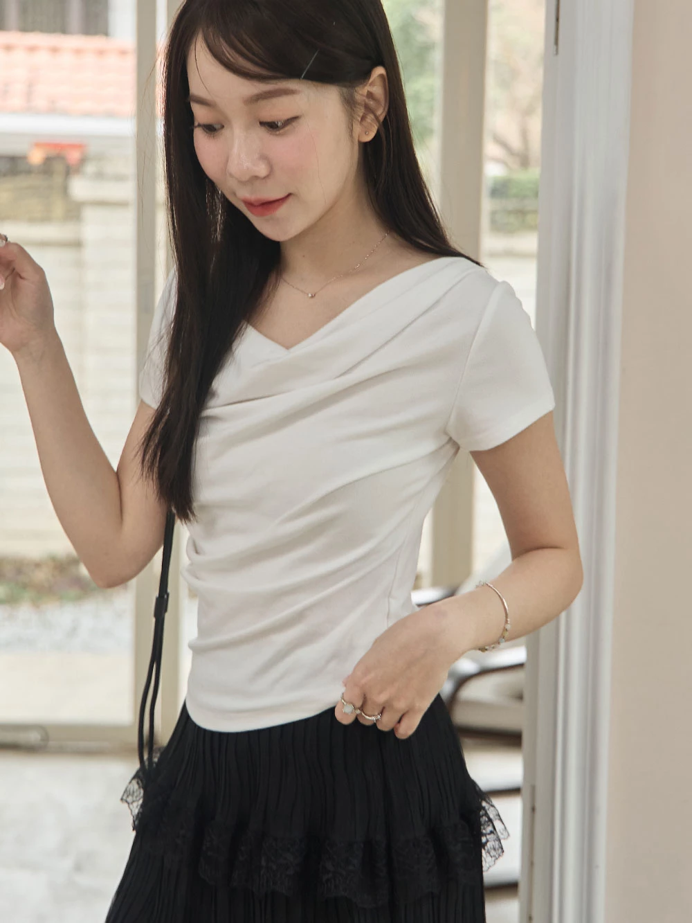 垂領抓皺柔彈短袖上衣