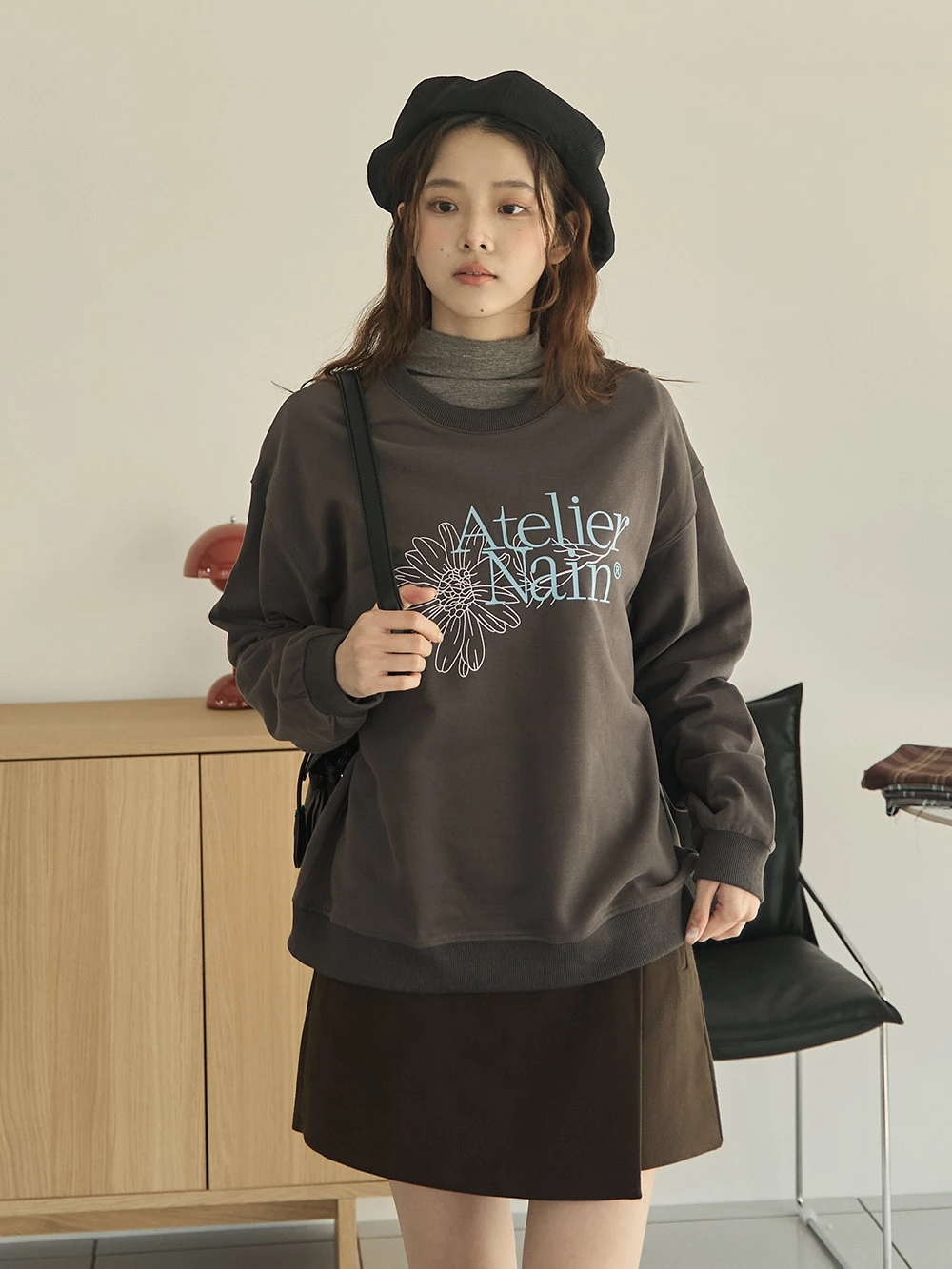 線條花朵字母設計大學Ｔ