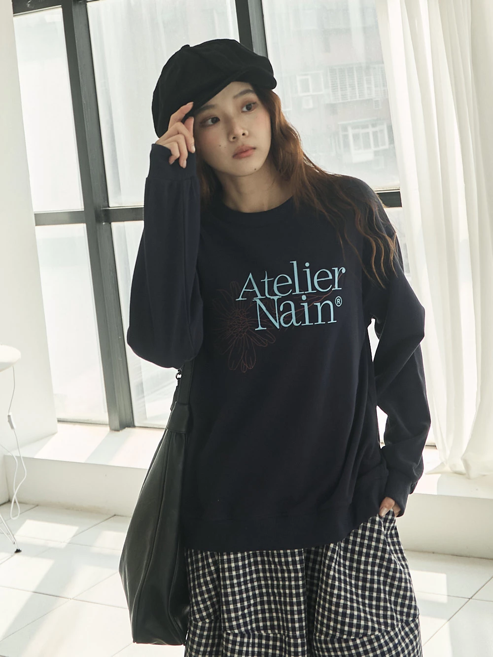 線條花朵字母設計大學Ｔ