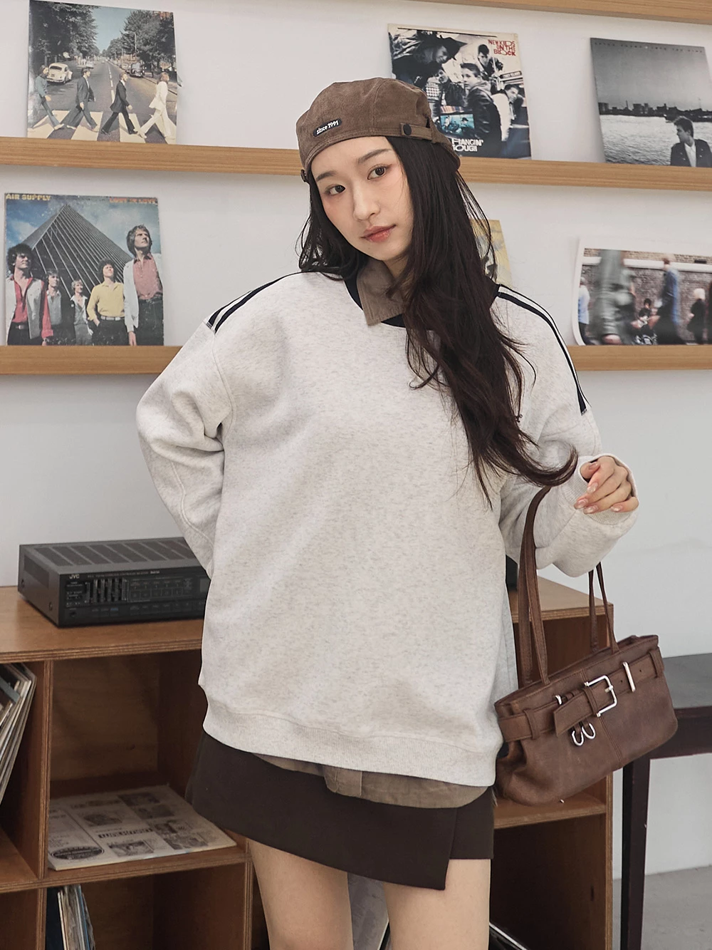 內刷絨撞色圓領繡字大學T