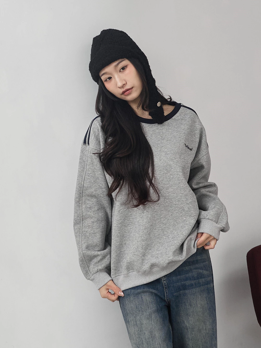 內刷絨撞色圓領繡字大學T