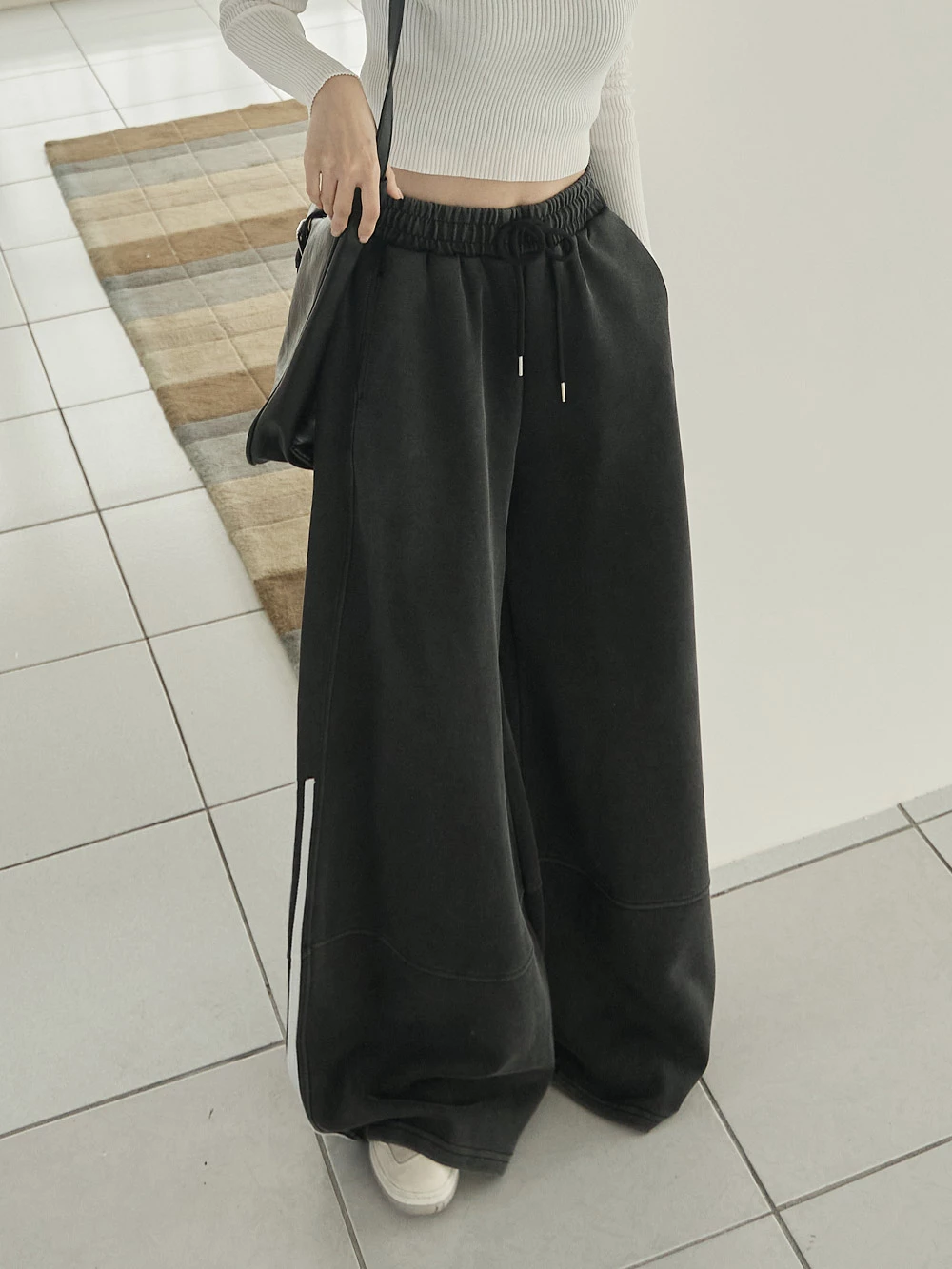腰抽繩側邊條紋造型寬褲