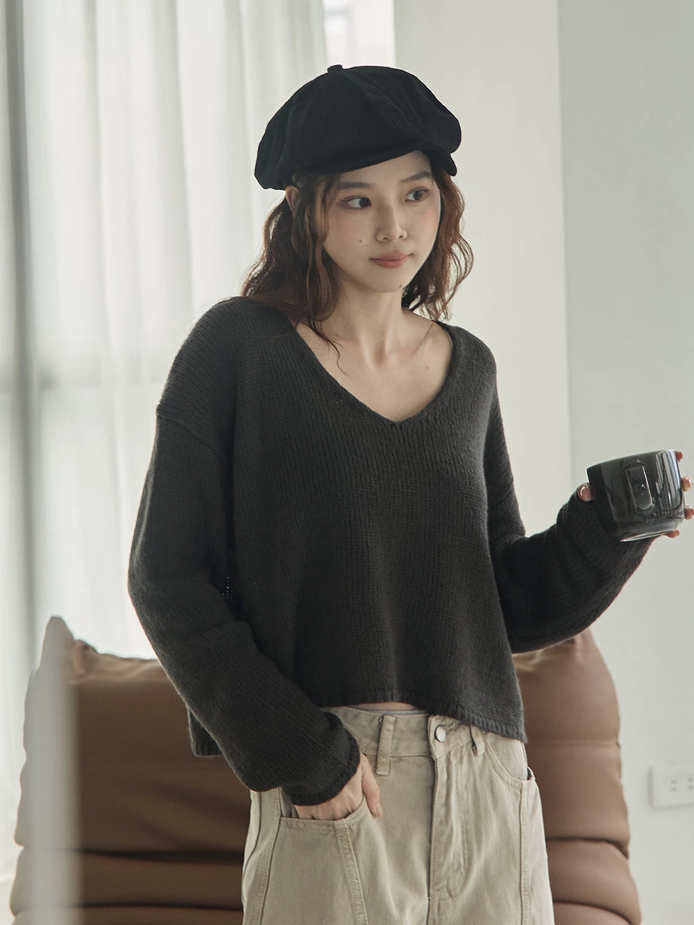 大V領短版針織上衣