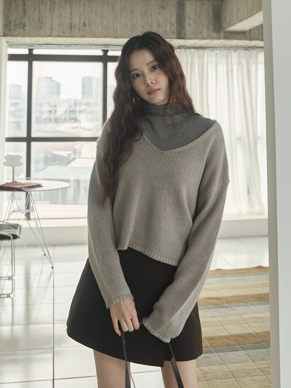 大V領短版針織上衣