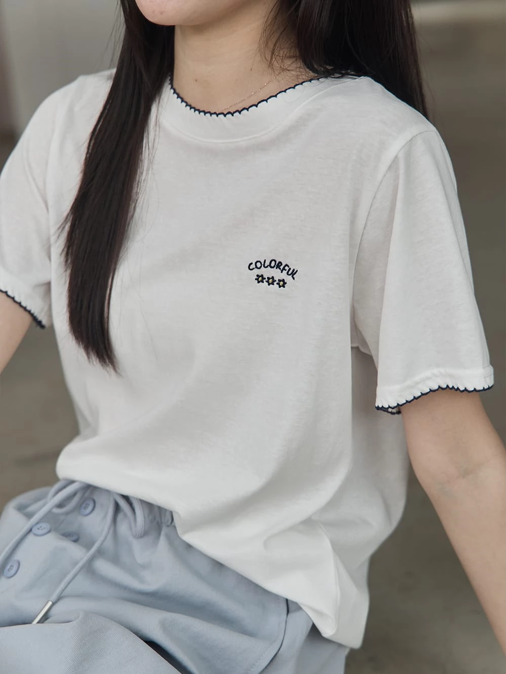 刺繡小花撞色領短袖上衣