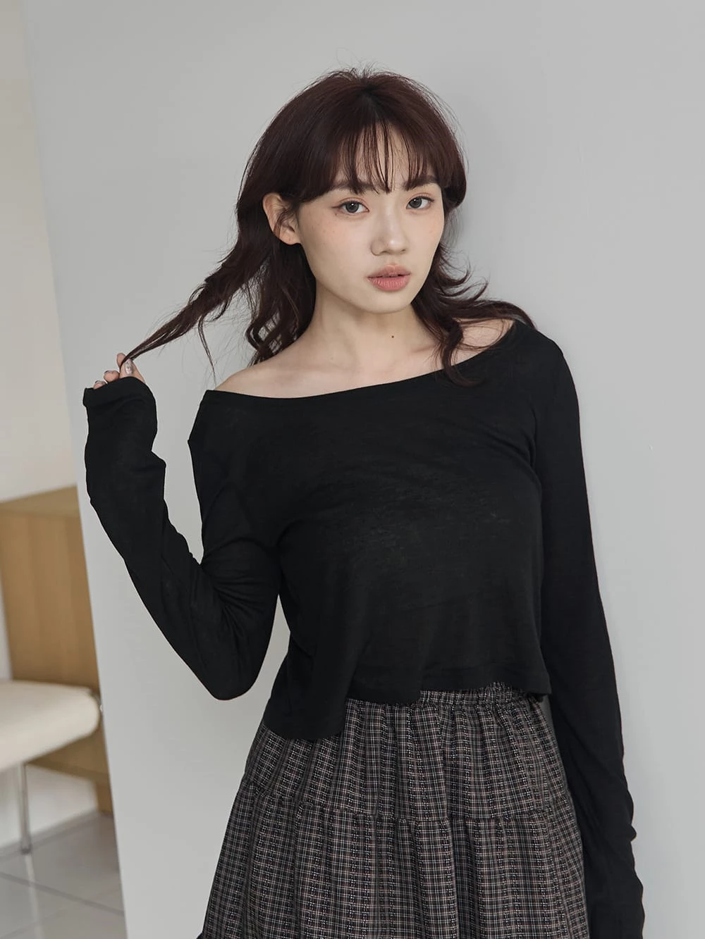 大圓領輕透短版上衣