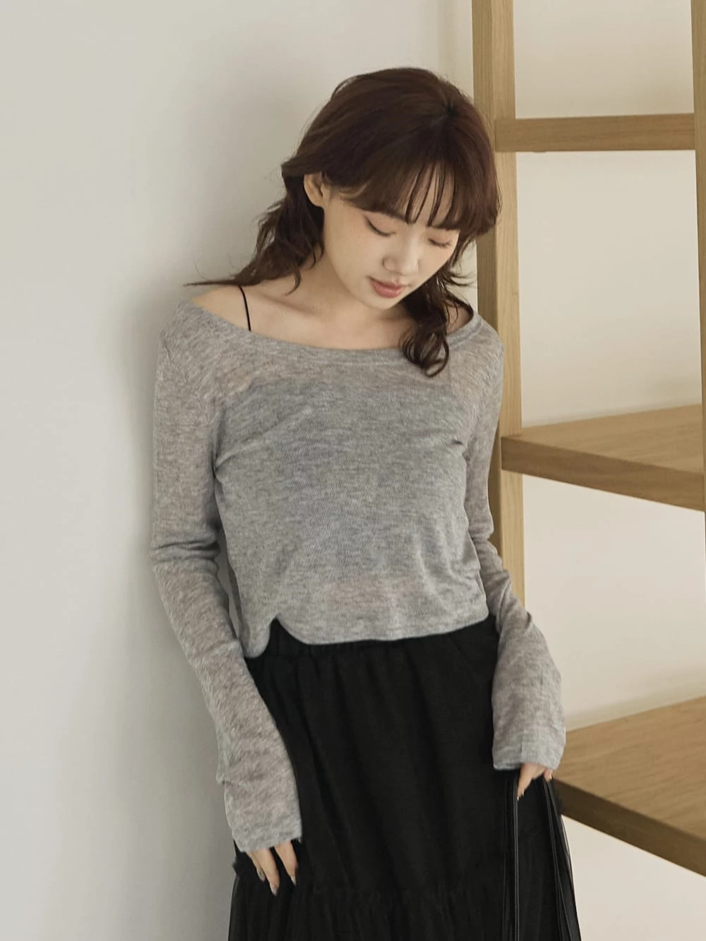 大圓領輕透短版上衣