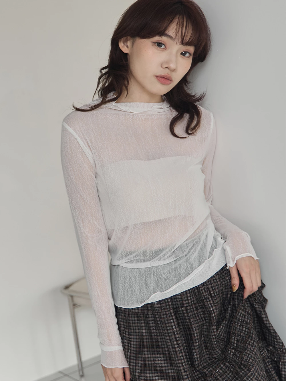 紋理感高領捲邊網紗上衣