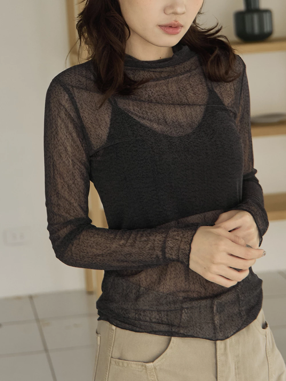 紋理感高領捲邊網紗上衣