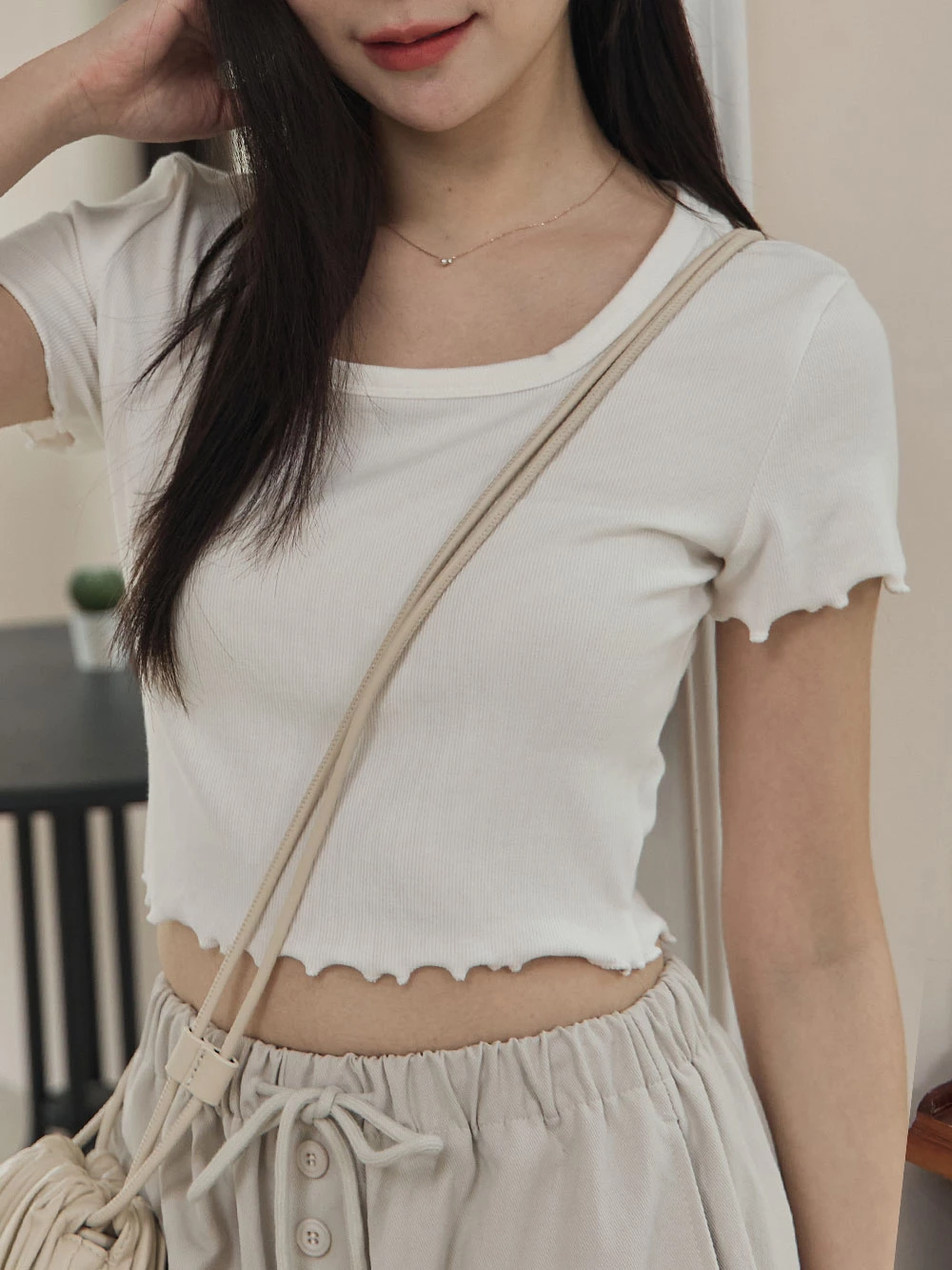 方領捲邊短版上衣