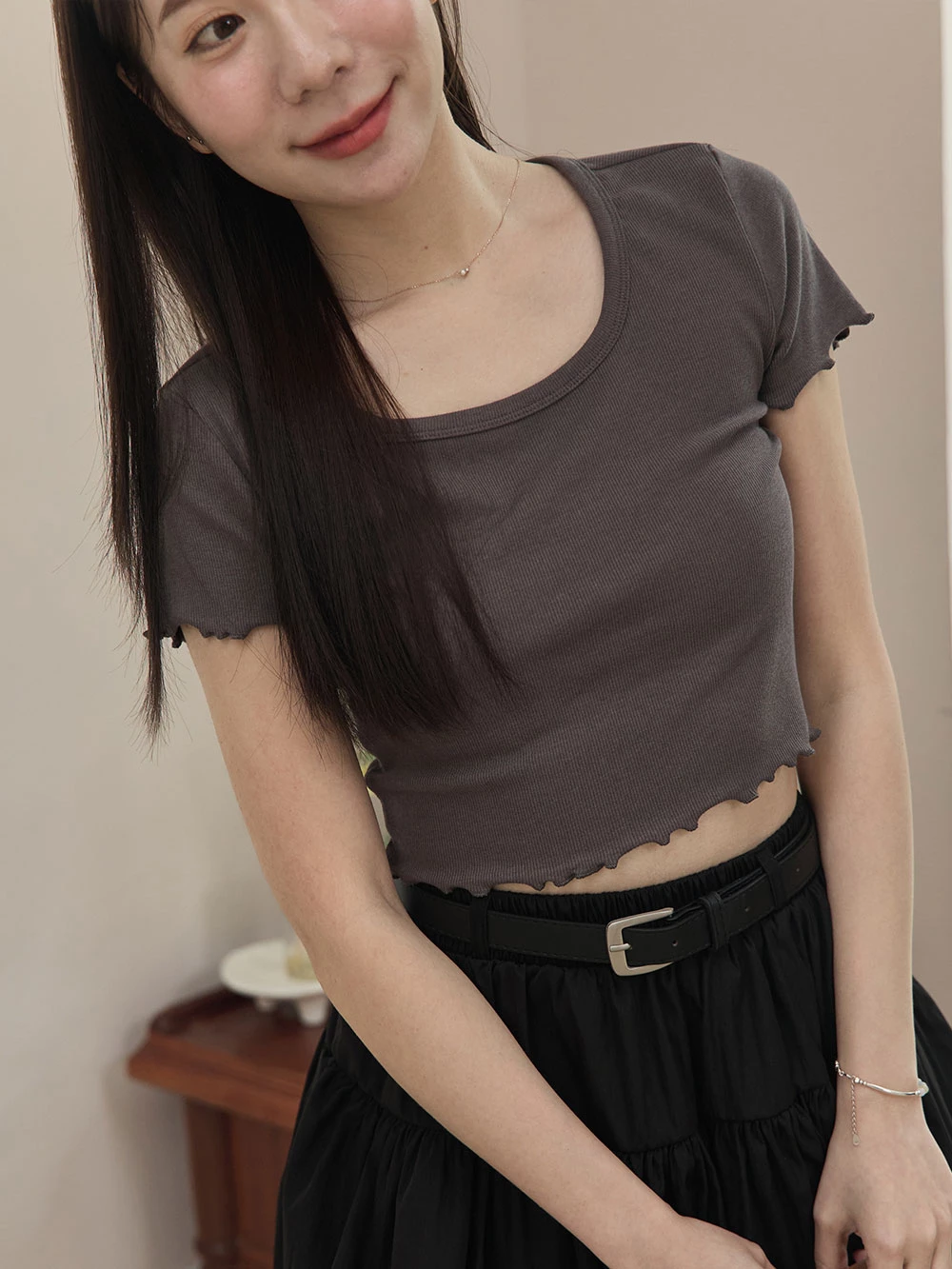 方領捲邊短版上衣