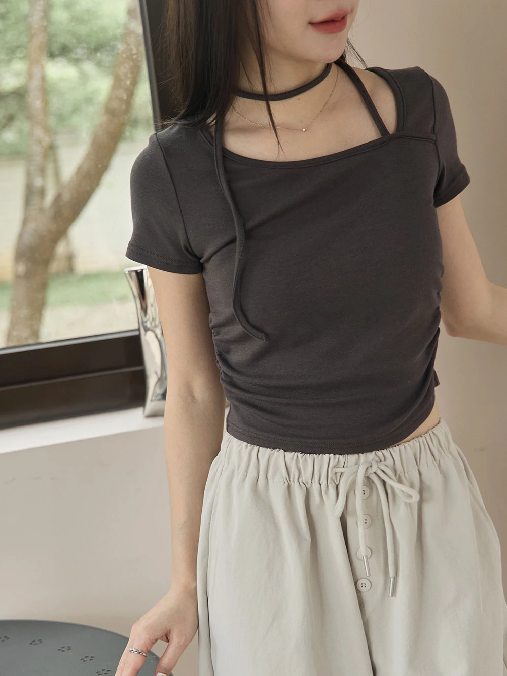 側抓皺斜領綁帶短袖上衣