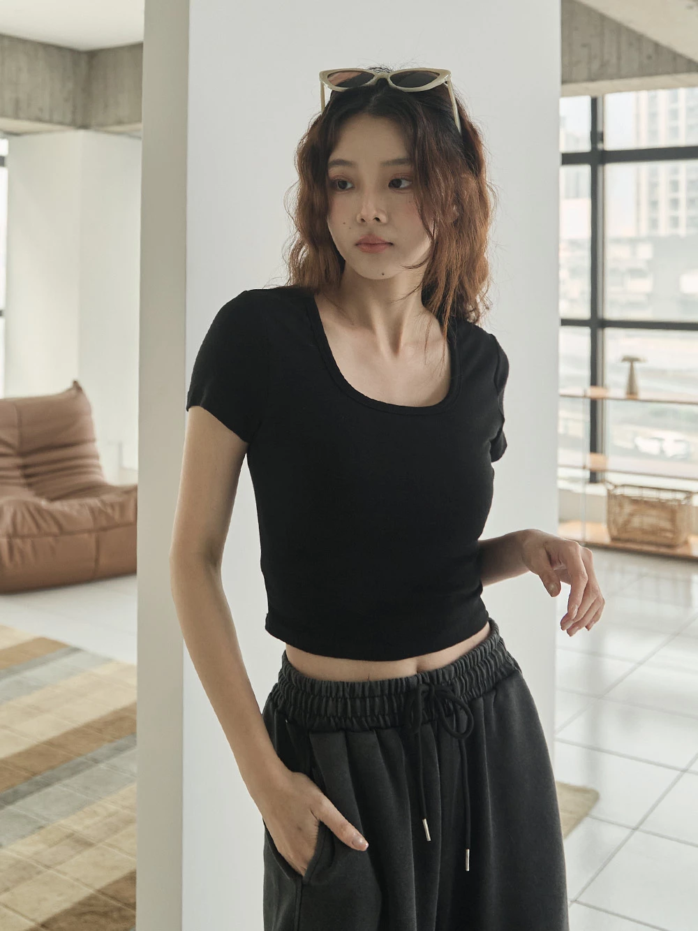 方領短版胸墊上衣