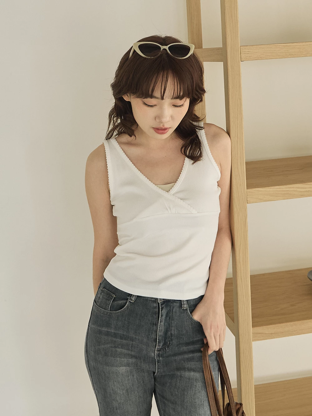 花邊V領坑條背心