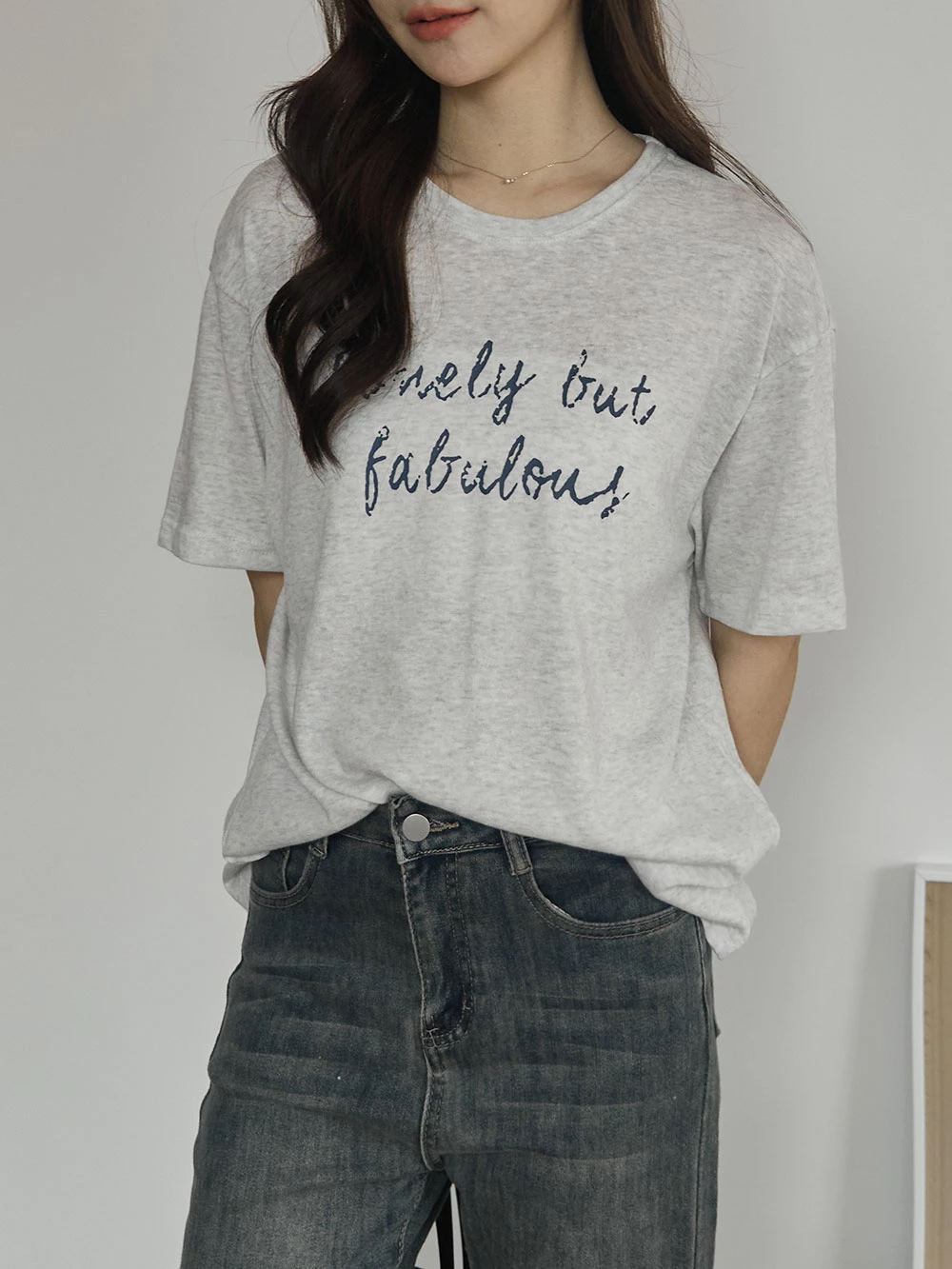 字母薄料圓領上衣