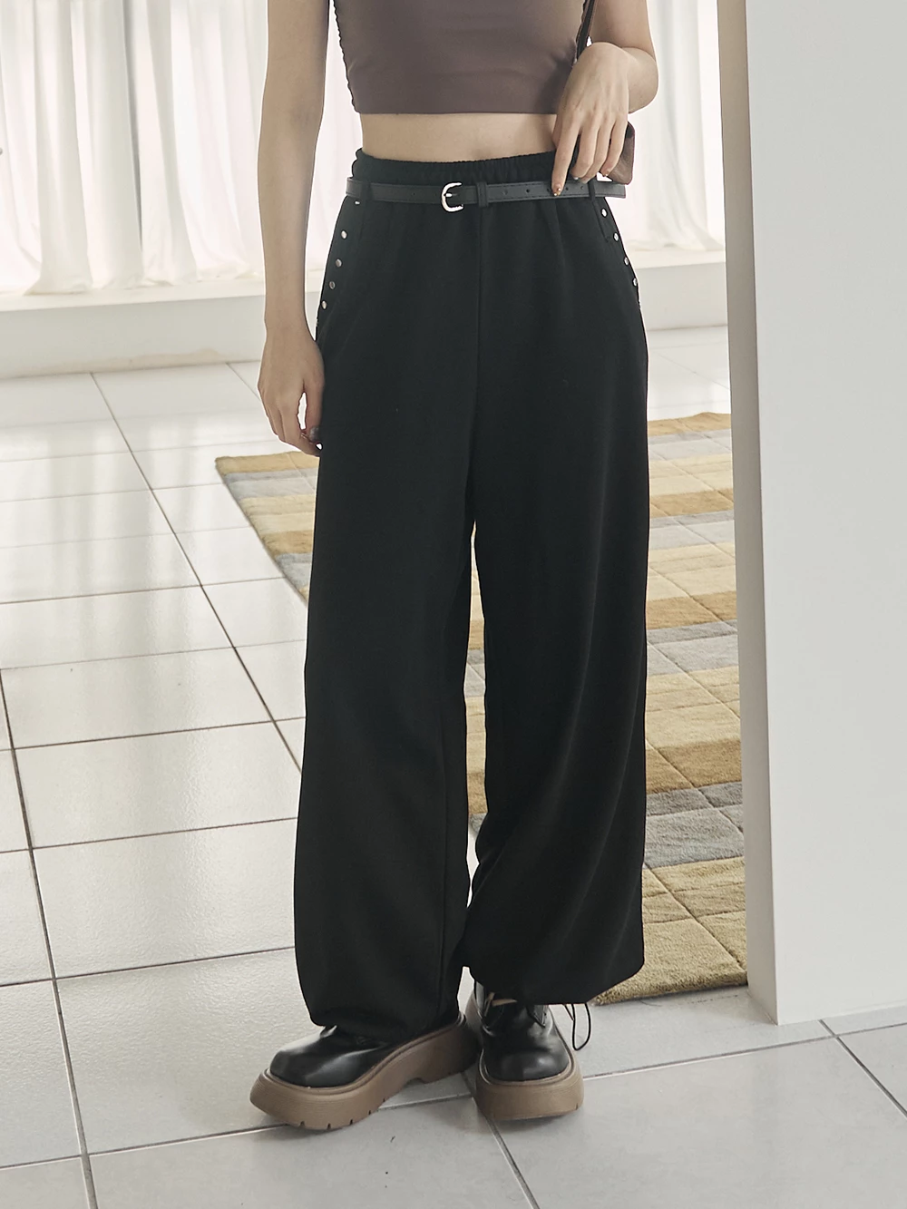 銀釦造型抽繩長褲-附皮帶