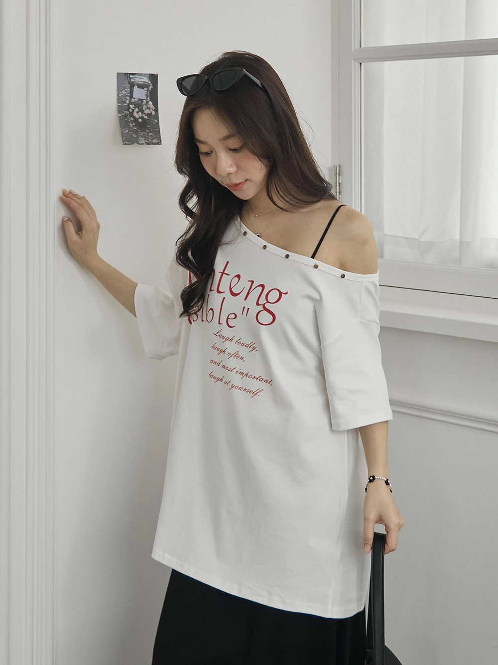 字母鉚釘斜肩上衣