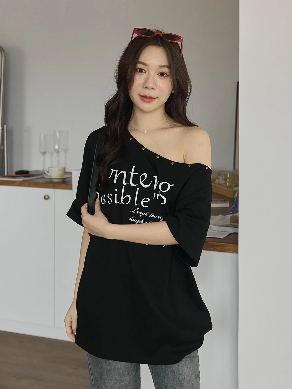 字母鉚釘斜肩上衣