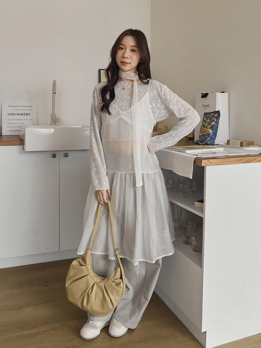 V領蛋糕透膚細肩洋裝-附綁帶