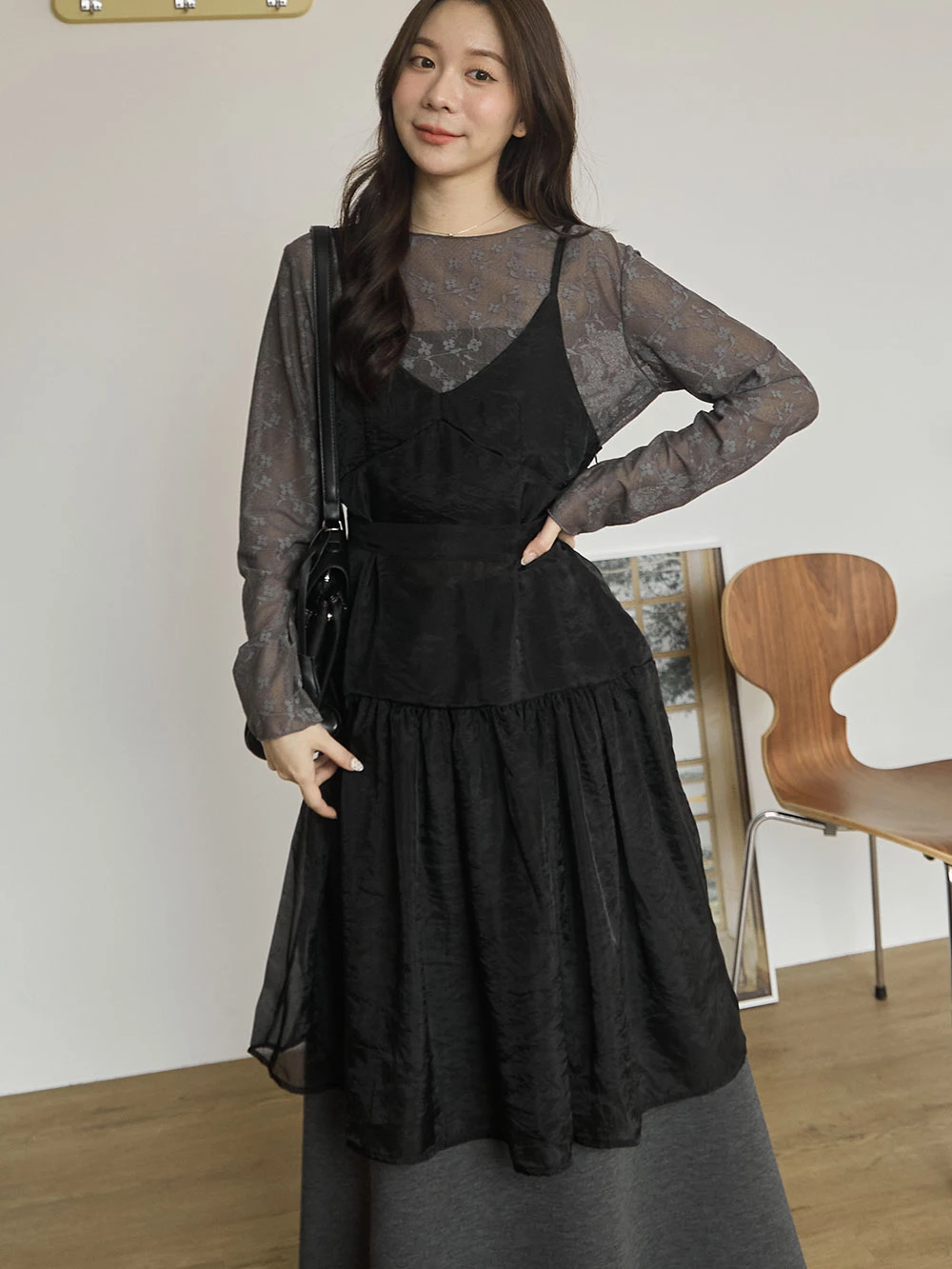 V領蛋糕透膚細肩洋裝-附綁帶