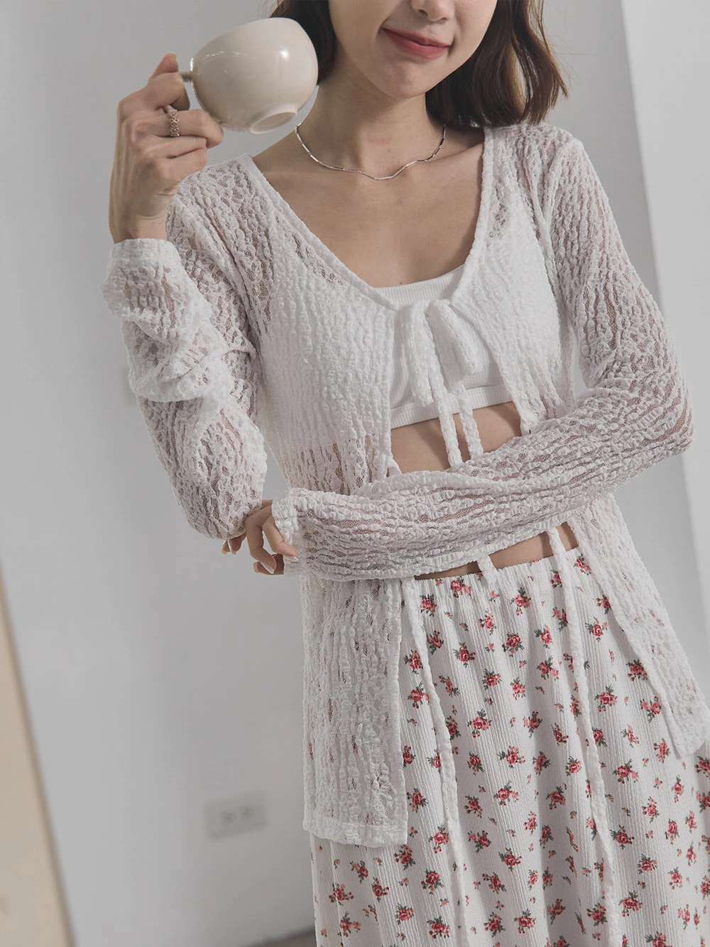 立體紋路透膚綁帶罩衫