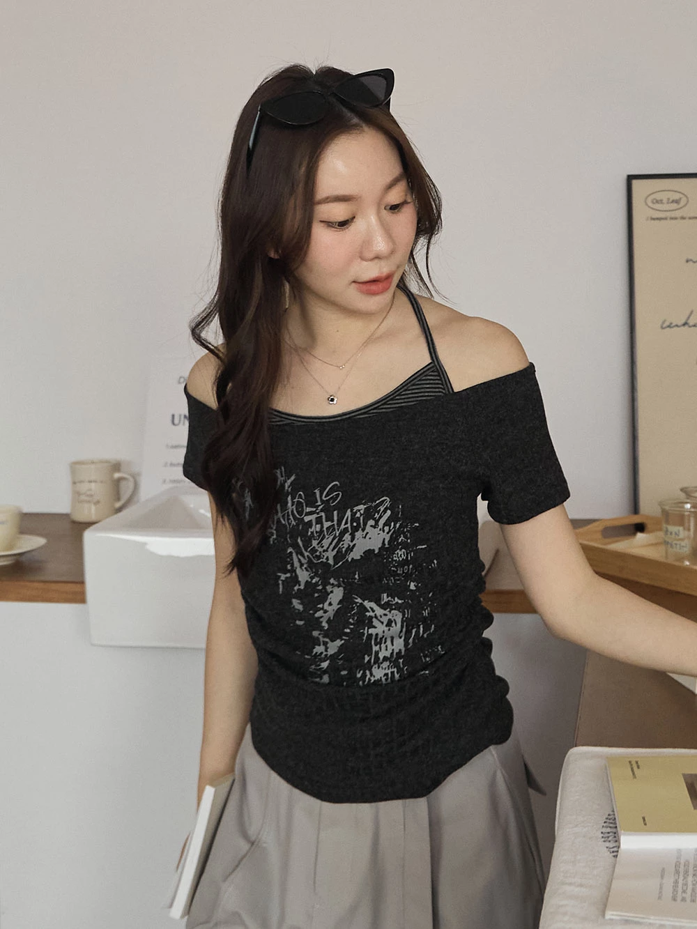 假兩件一字領印圖上衣