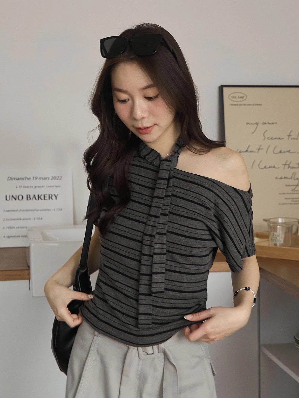 繞頸造型斜肩上衣