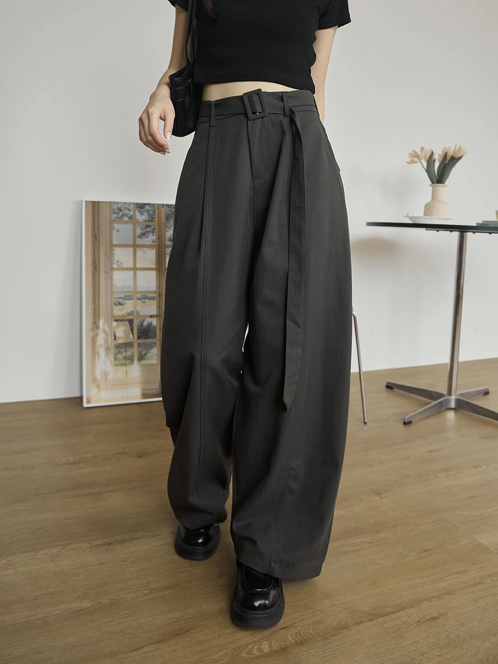 挺料斜紋打摺寬褲-附腰帶