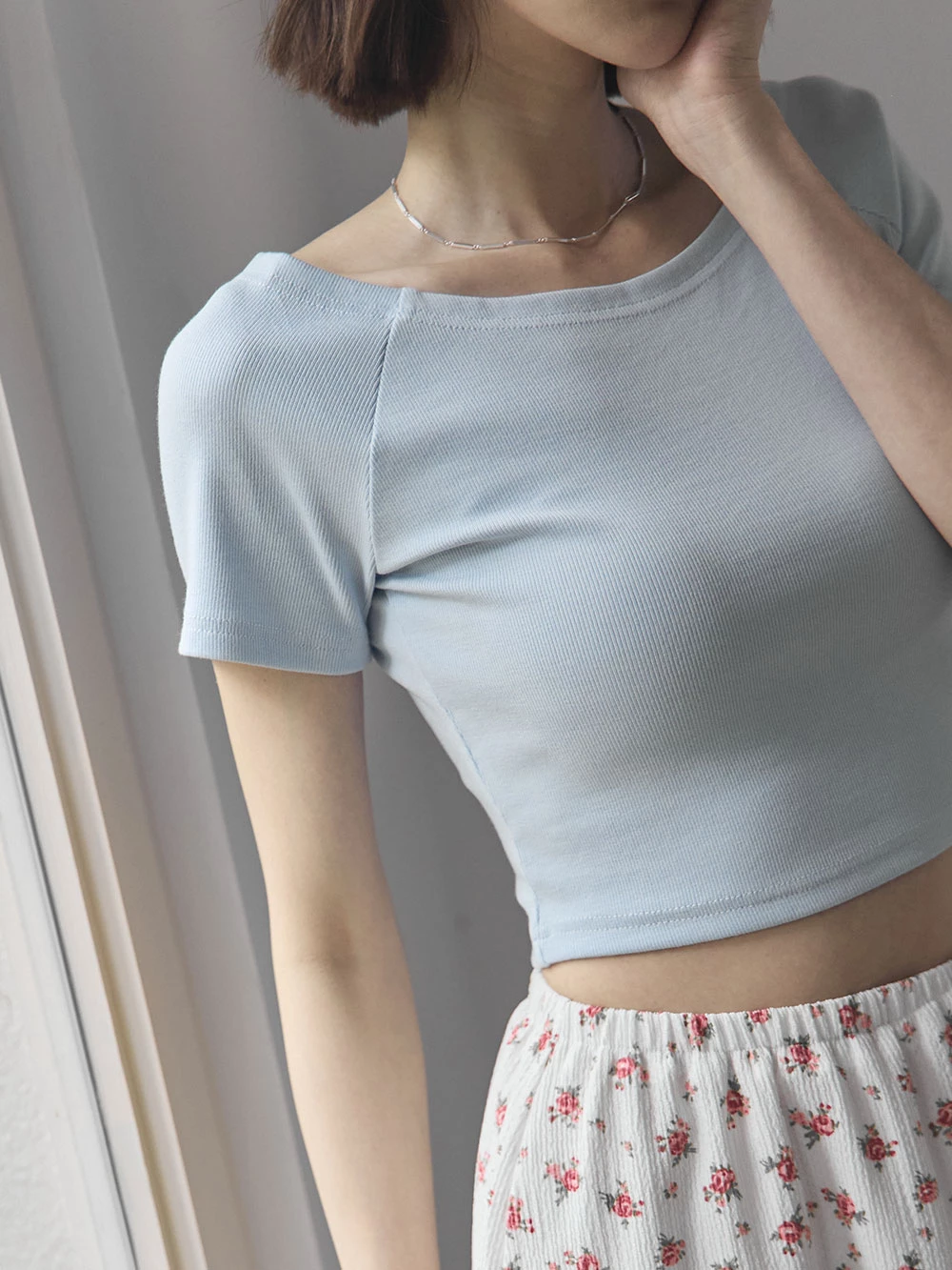 坑條短版寬領上衣