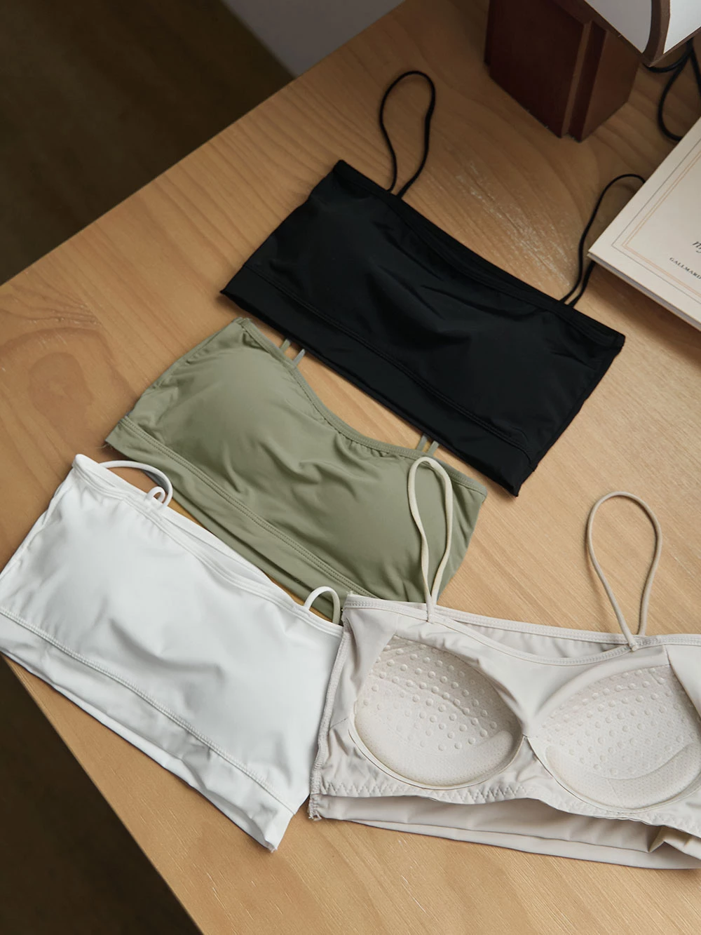 牛奶絲細肩無痕胸墊背心