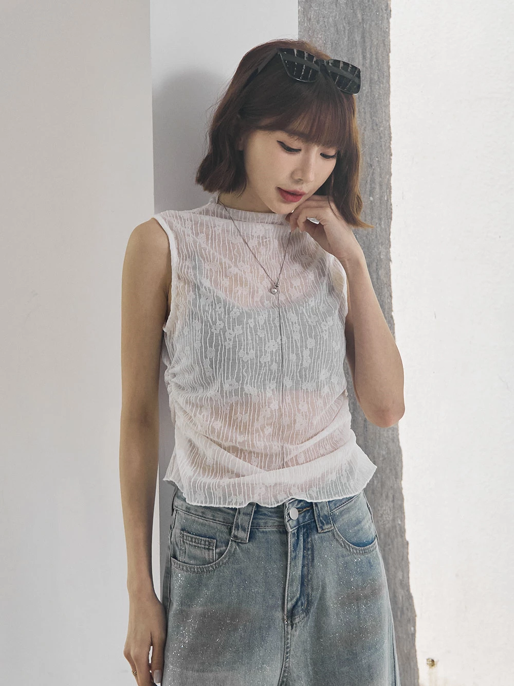 蕾絲捲邊立領微透背心