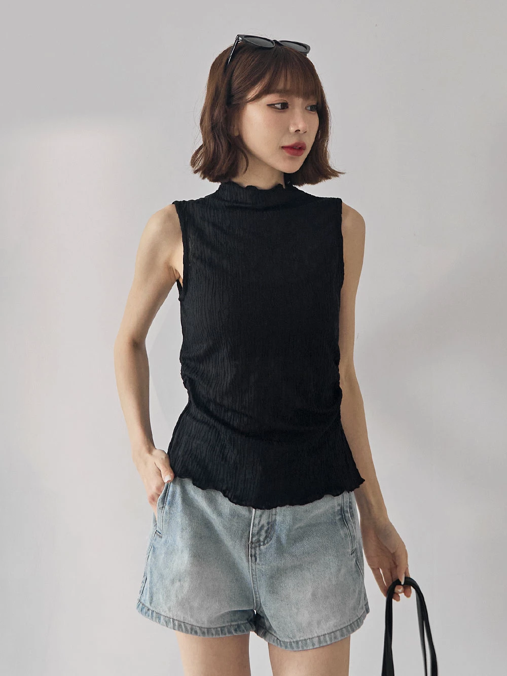 蕾絲捲邊立領微透背心