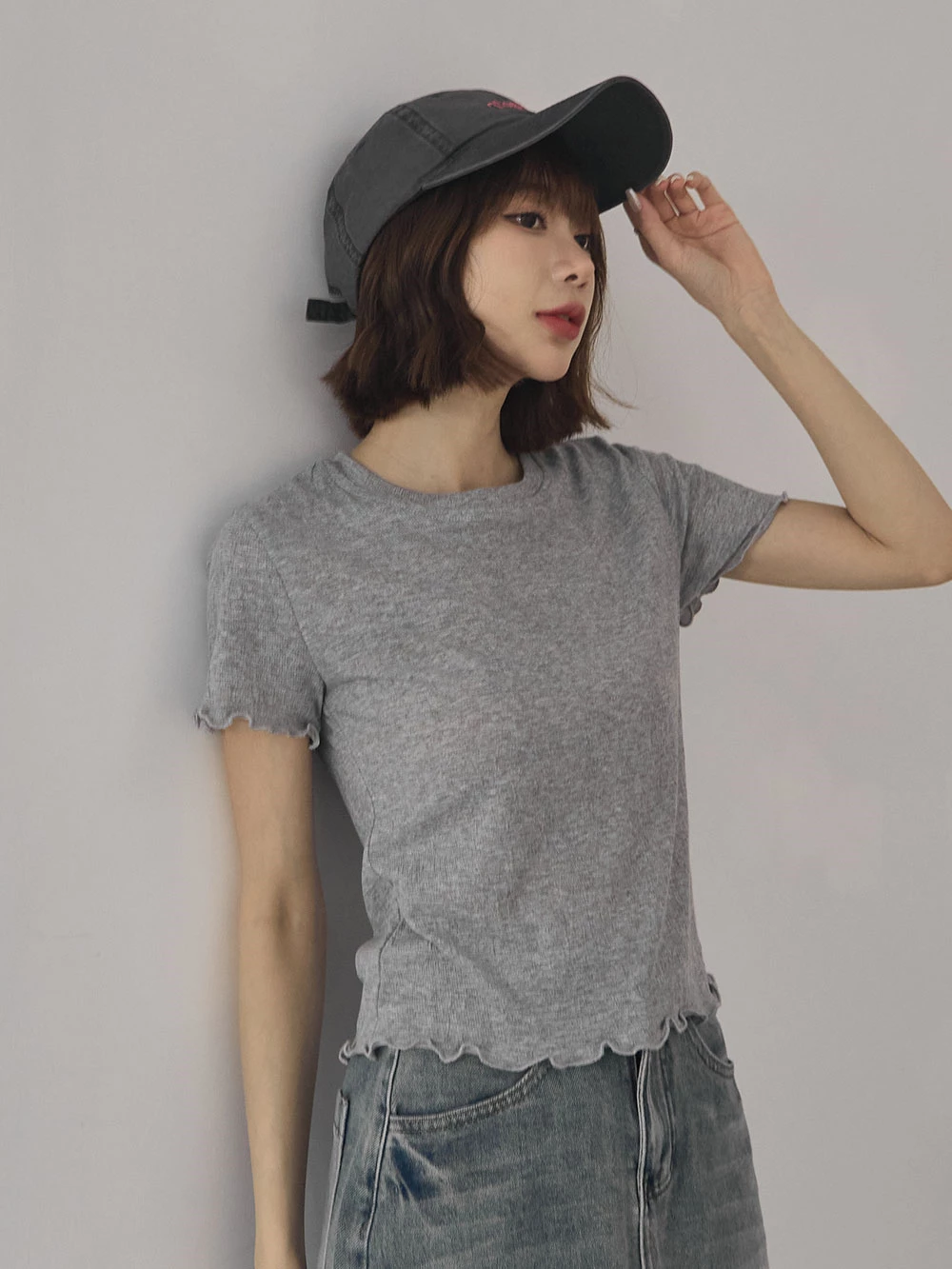 捲邊坑條圓領上衣