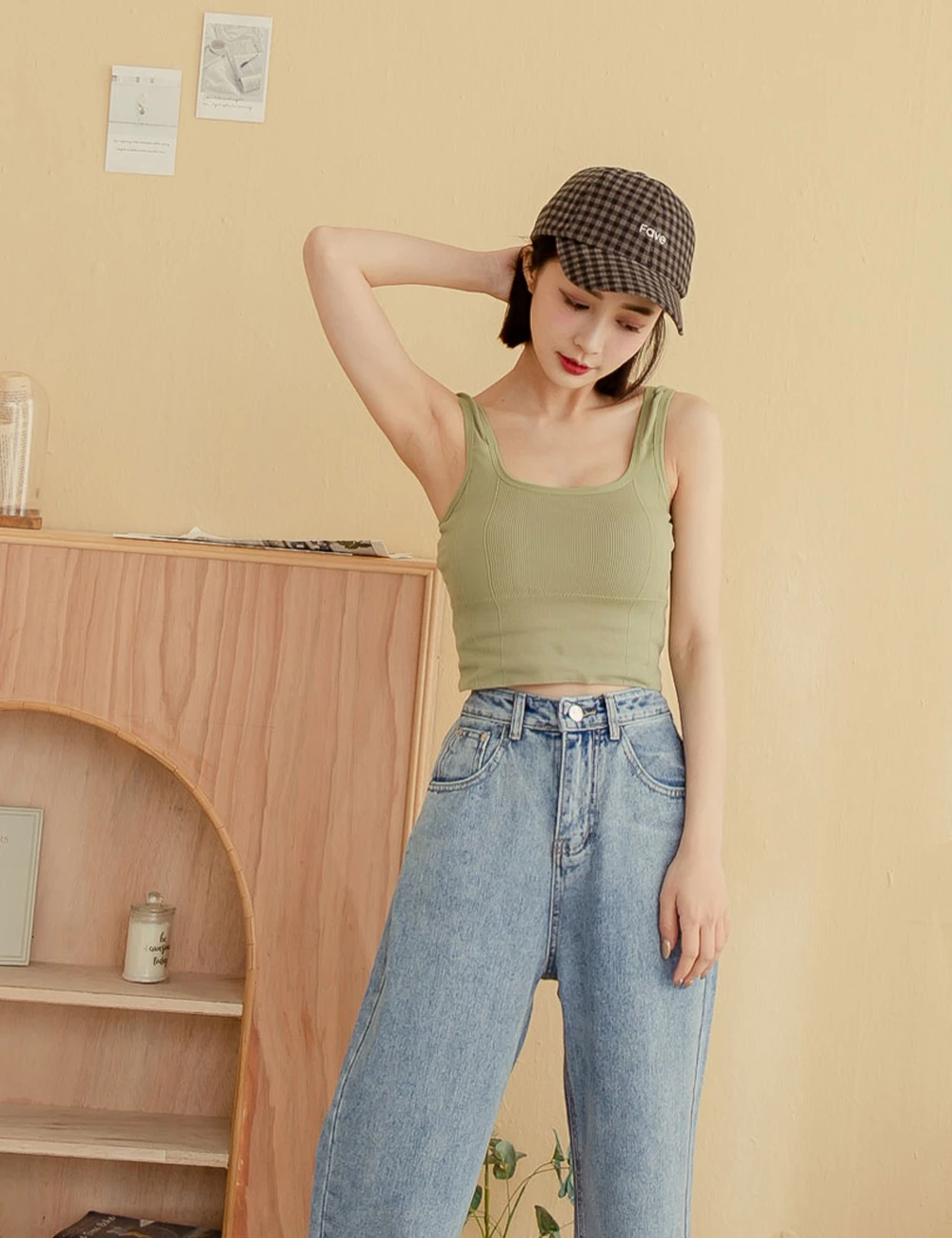 囤貨小可愛1.0 - 方領坑條短版胸墊背心