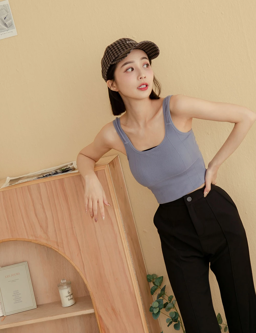 囤貨小可愛1.0 - 方領坑條短版胸墊背心