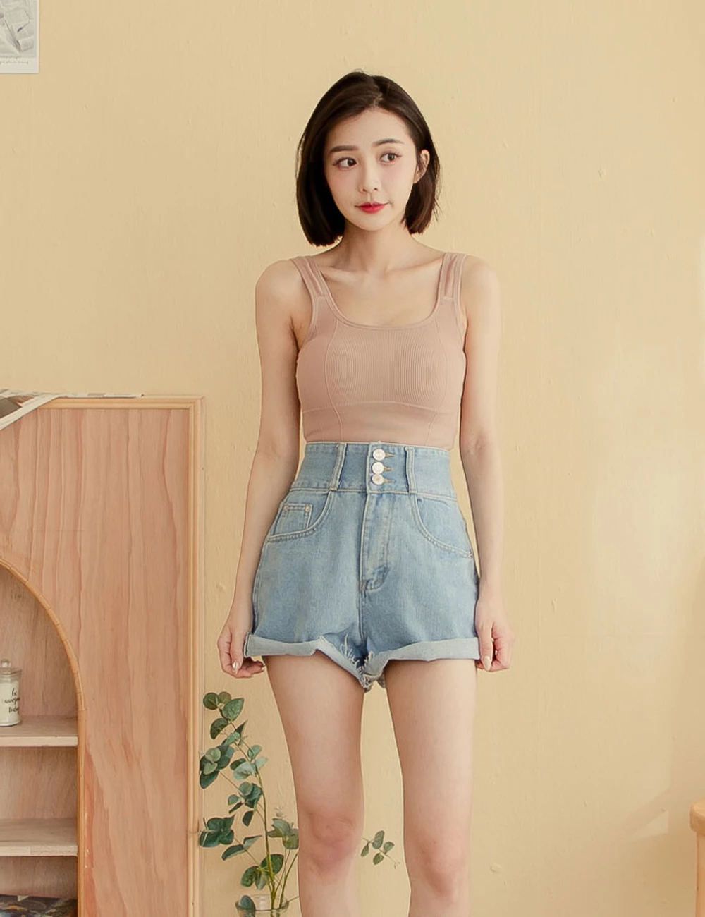 囤貨小可愛1.0 - 方領坑條短版胸墊背心