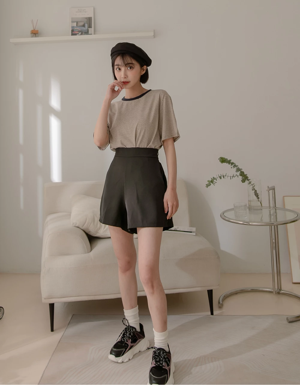 後鬆緊滑料短褲