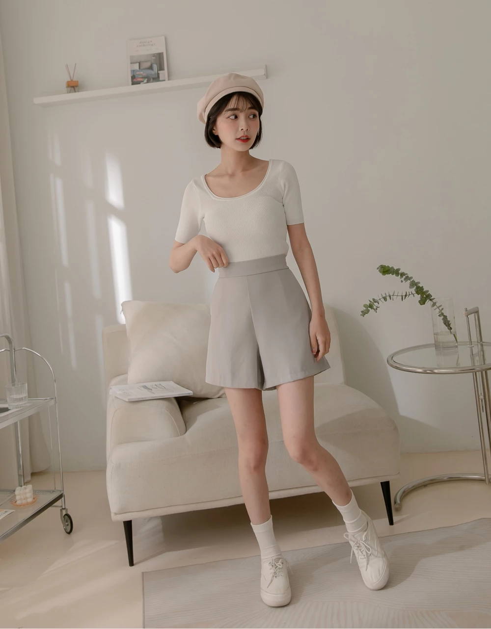 後鬆緊滑料短褲